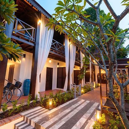 V Maison Boutique Hotel Luang Prabang Exteriör bild